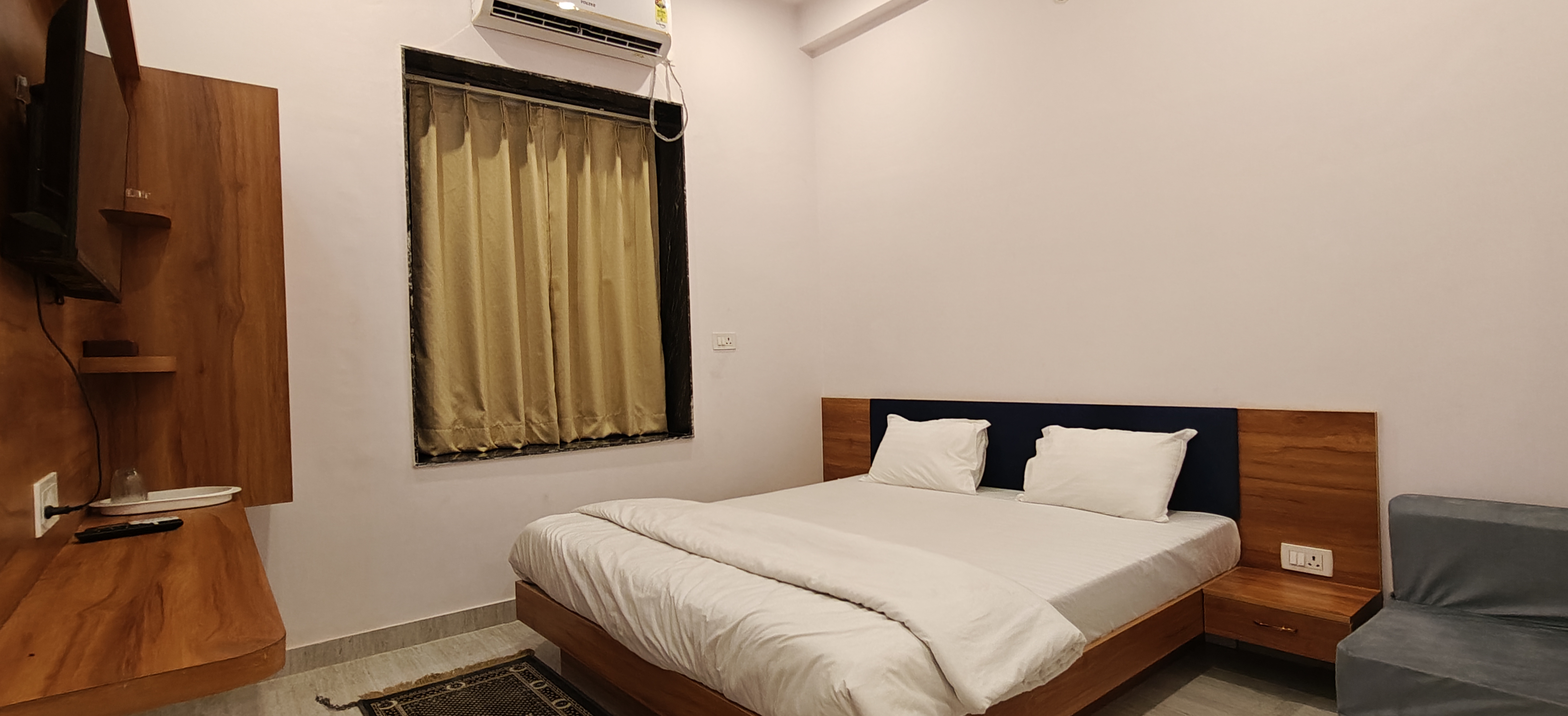 Single Bed Room