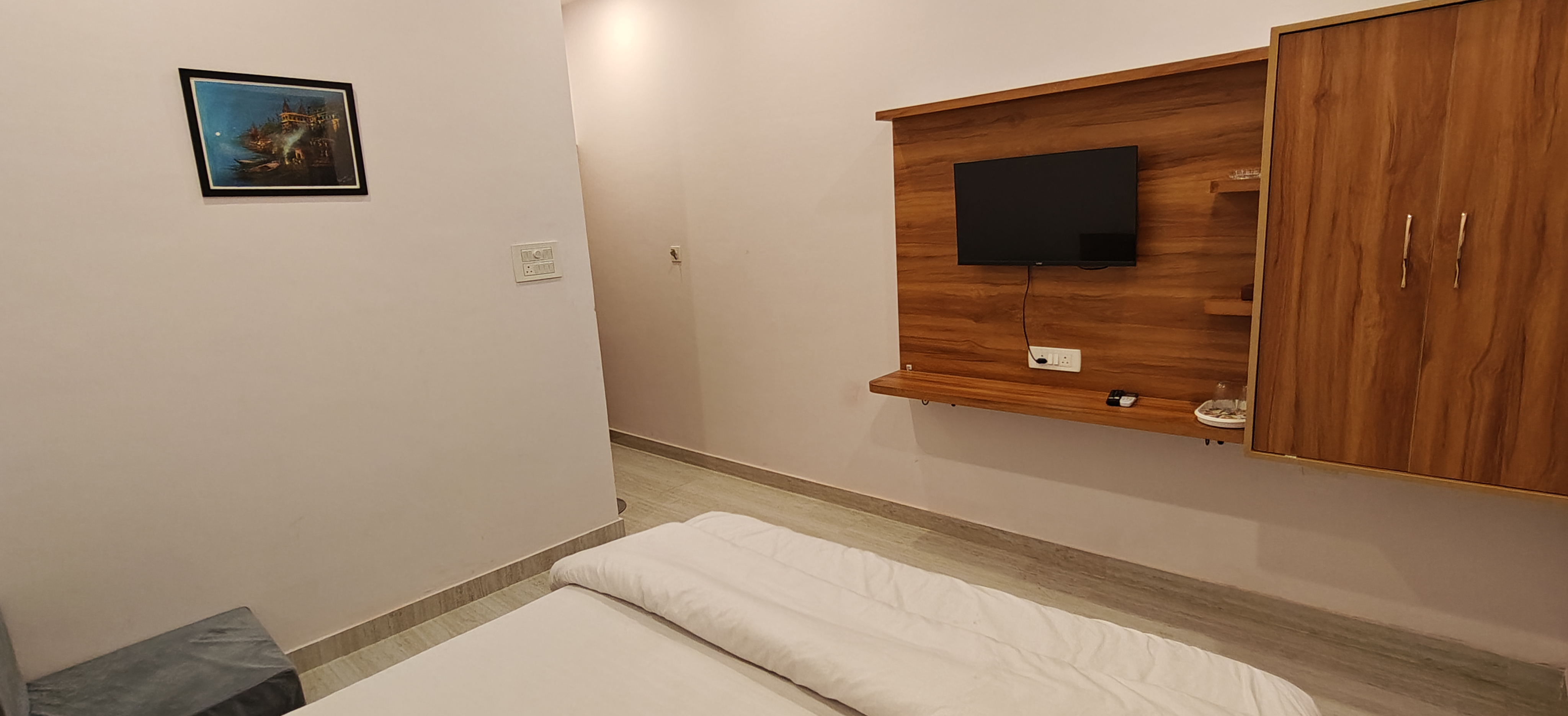 Single Bed Room Bathroom